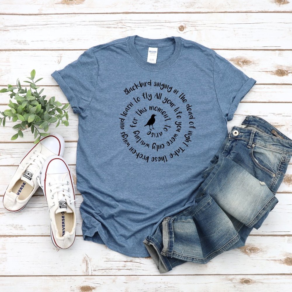 BLACK BIRD SINGING Tee Shirt T-Shirt